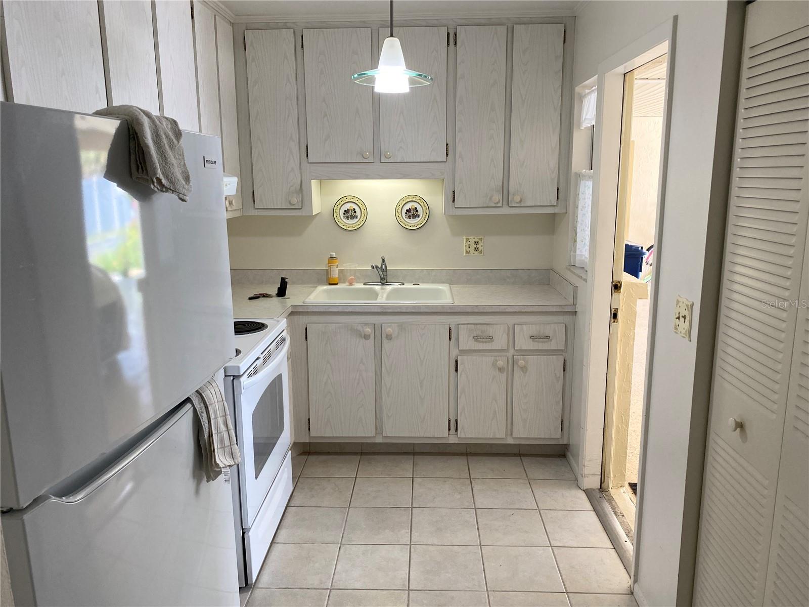 390 301 BLVD W #5B, BRADENTON, FL, 34205