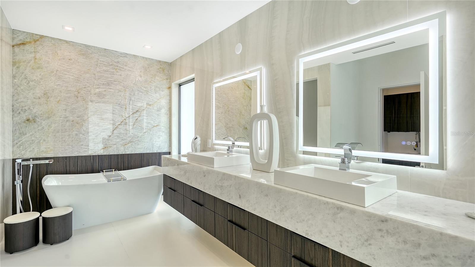 A4615836 Property Photo