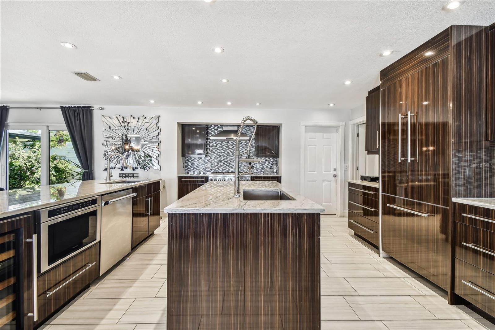 221 HOWARD DR, BELLEAIR BEACH, FL, 33786