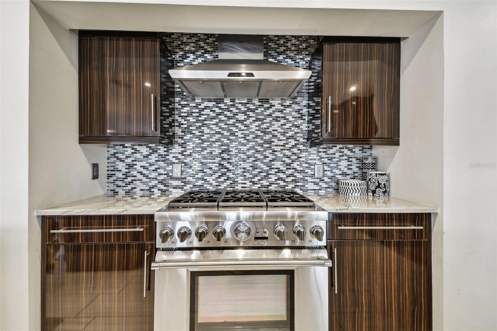 221 HOWARD DR, BELLEAIR BEACH, FL, 33786