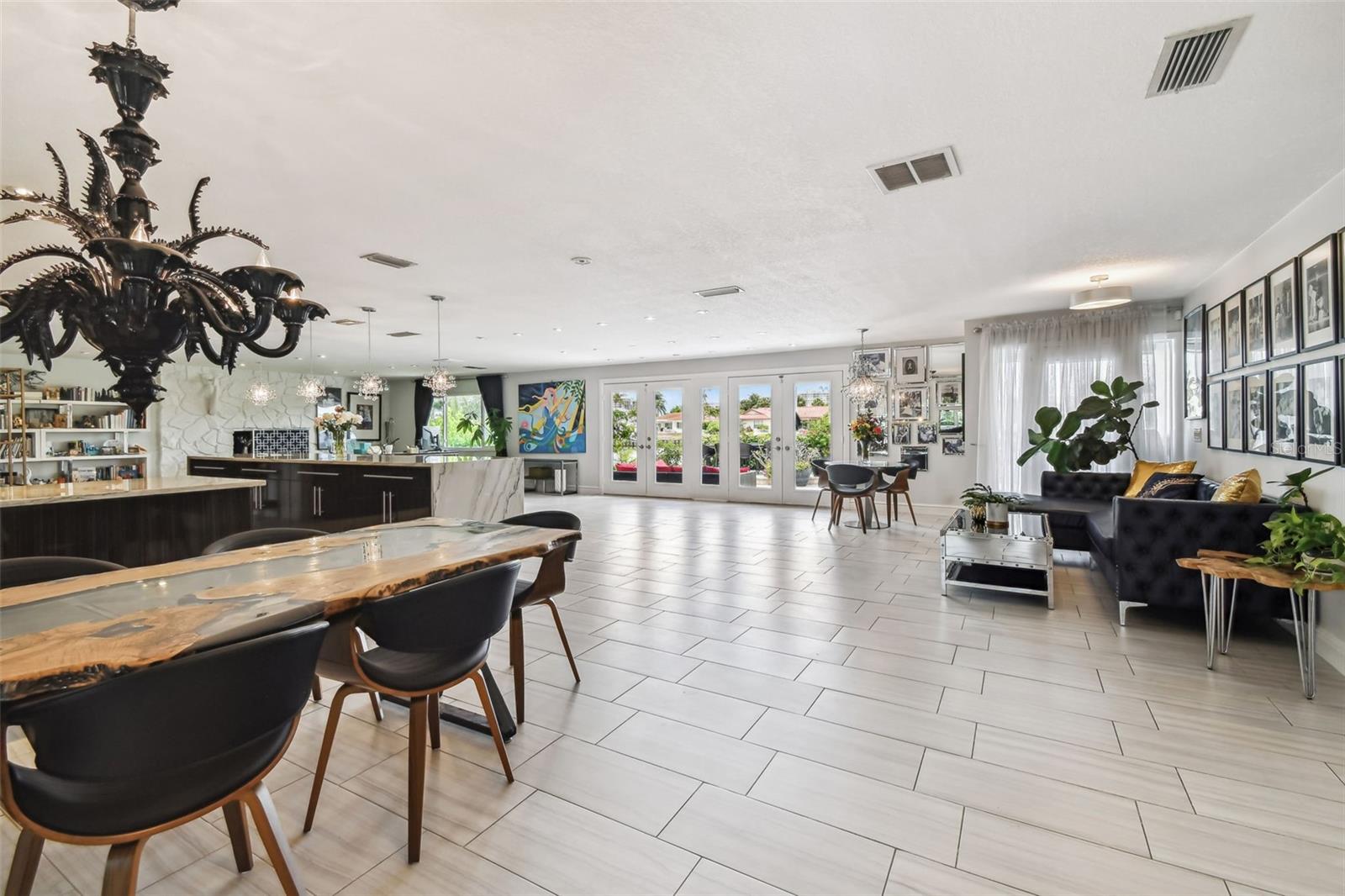 221 HOWARD DR, BELLEAIR BEACH, FL, 33786