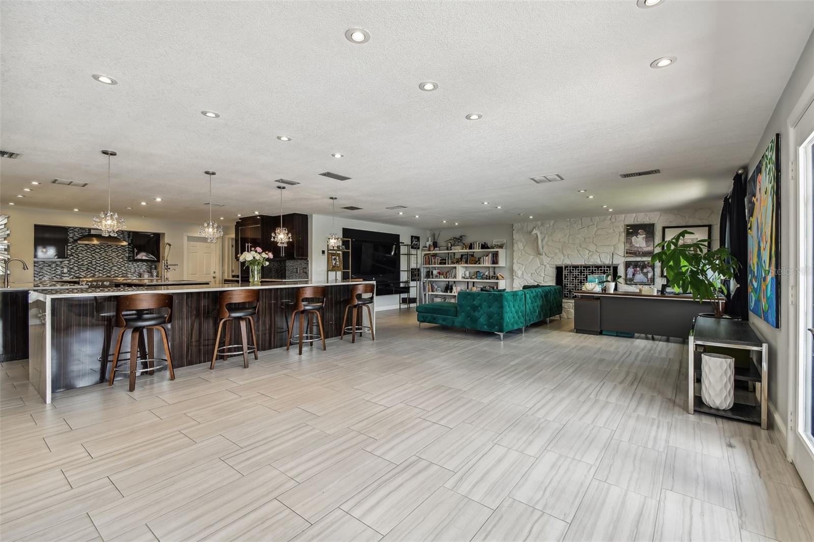 221 HOWARD DR, BELLEAIR BEACH, FL, 33786