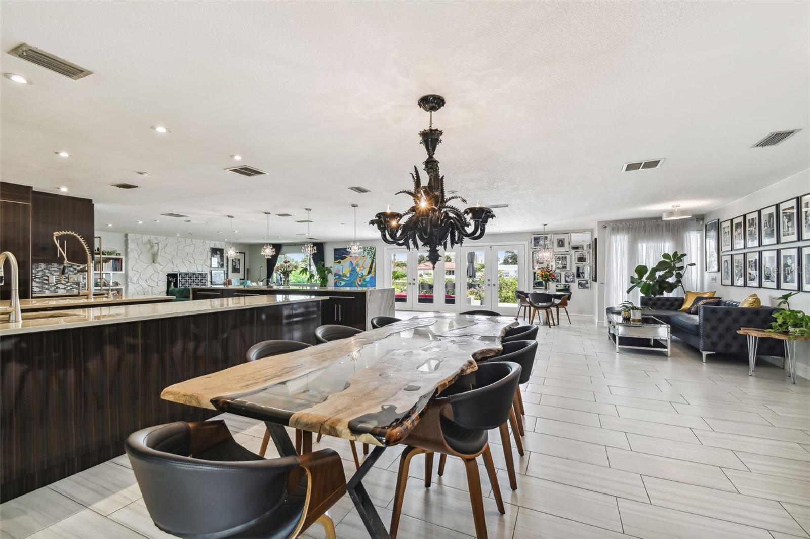 221 HOWARD DR, BELLEAIR BEACH, FL, 33786