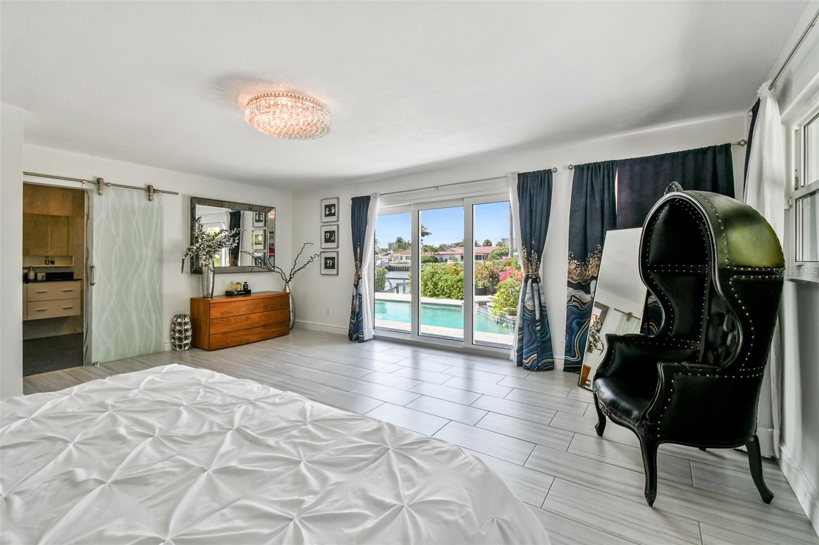 221 HOWARD DR, BELLEAIR BEACH, FL, 33786