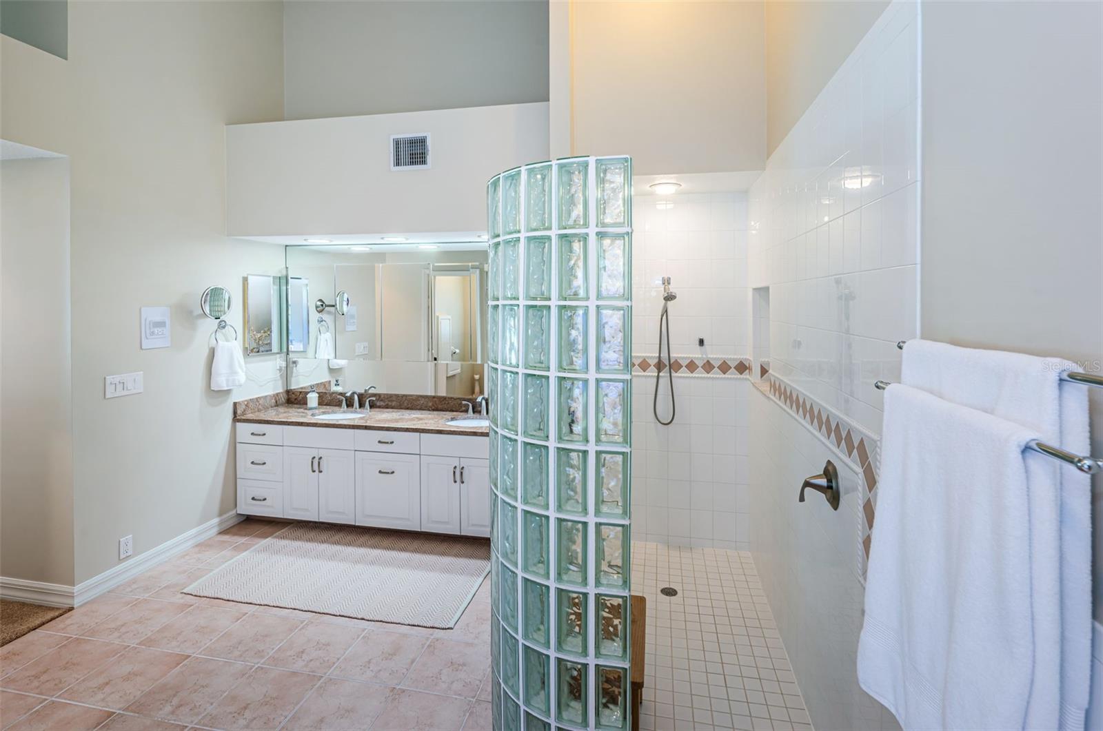 10109 TARPON DR, TREASURE ISLAND, FL, 33706