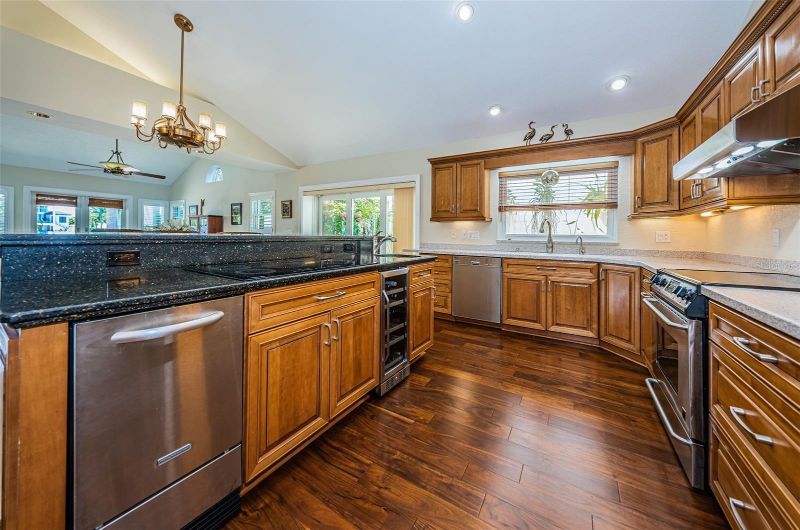10109 TARPON DR, TREASURE ISLAND, FL, 33706