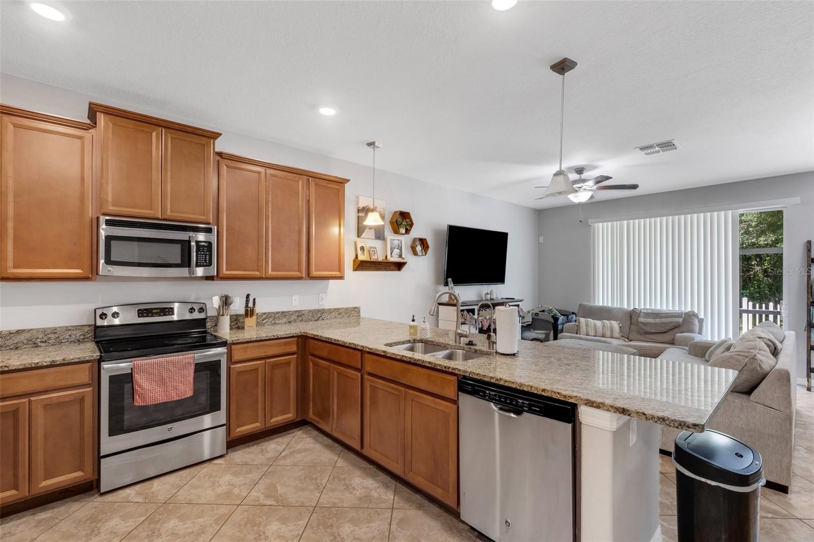 6477 SEDGEFORD DR, LAKELAND, FL, 33811