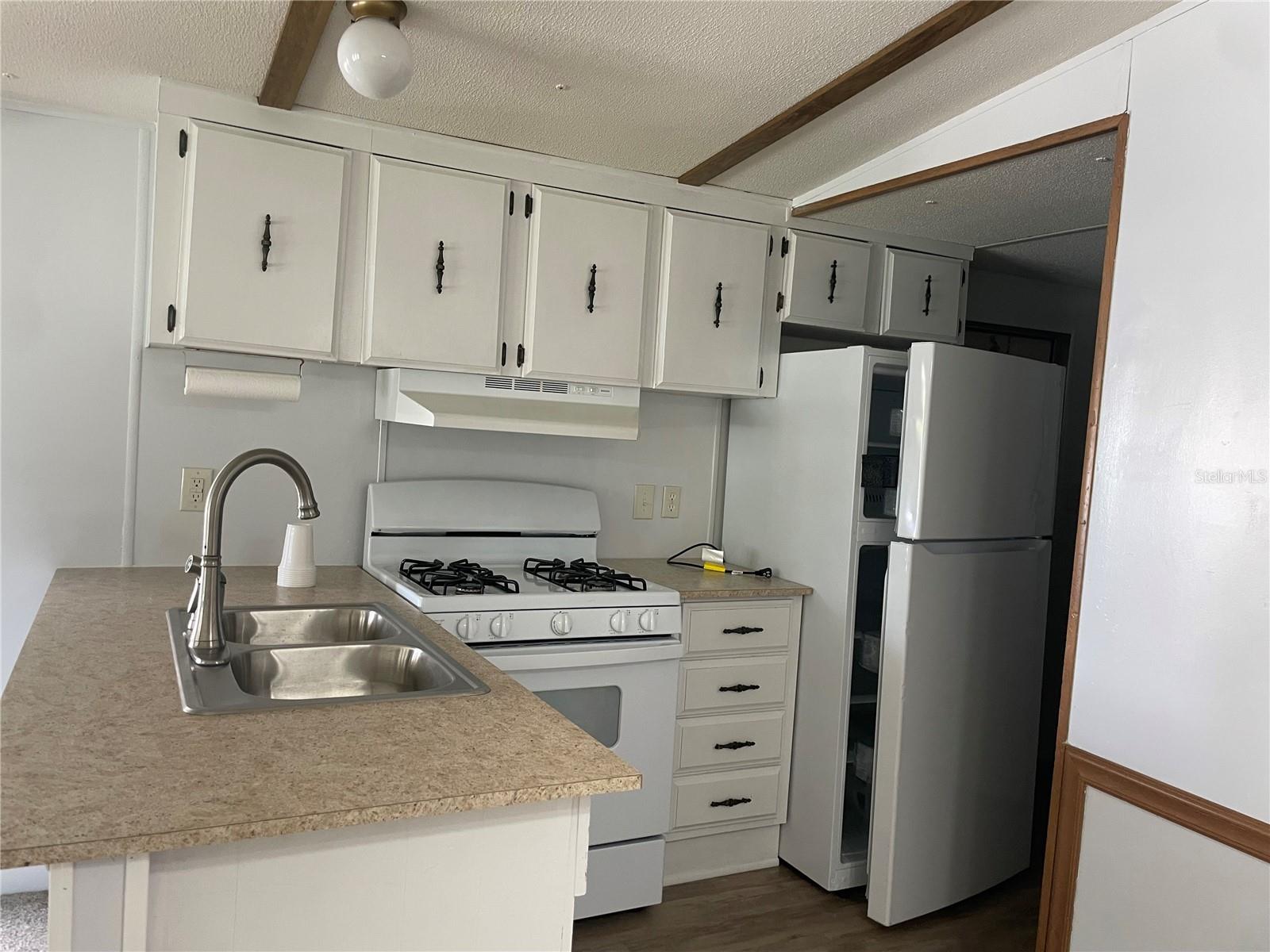 P4931085 Property Photo