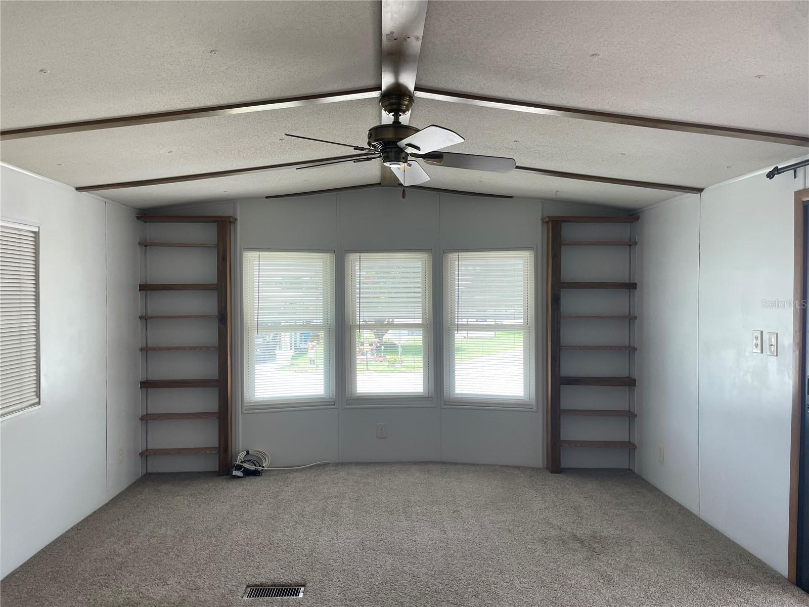 P4931085 Property Photo