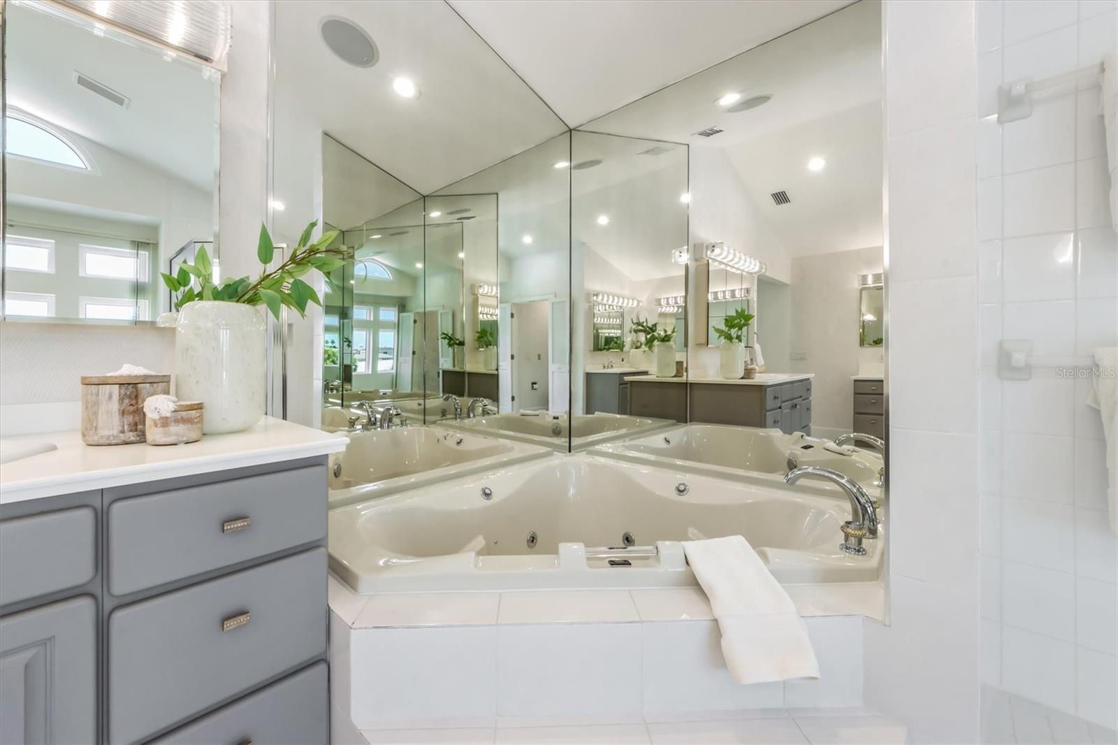 709 KEY ROYALE DR, HOLMES BEACH, FL, 34217