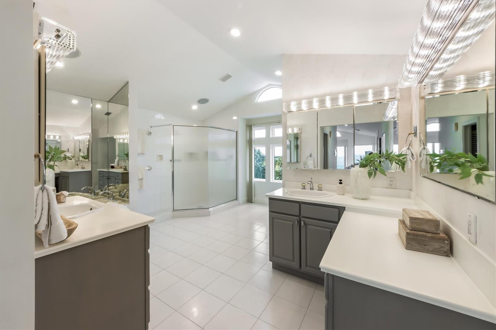 709 KEY ROYALE DR, HOLMES BEACH, FL, 34217