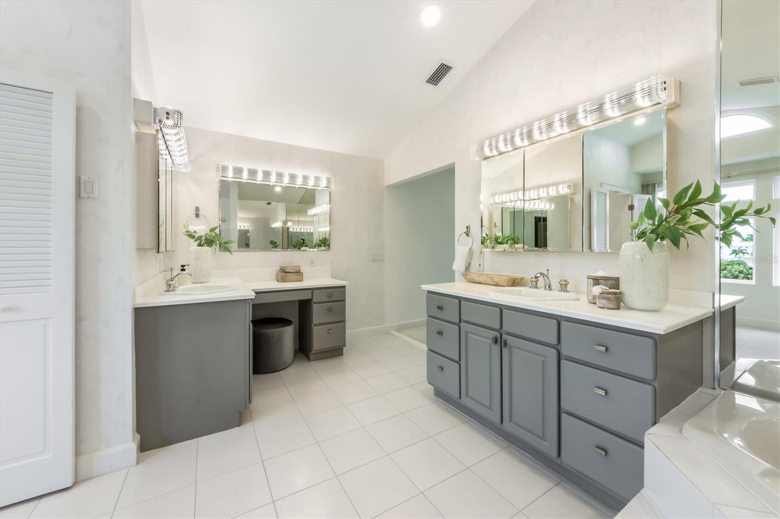 709 KEY ROYALE DR, HOLMES BEACH, FL, 34217