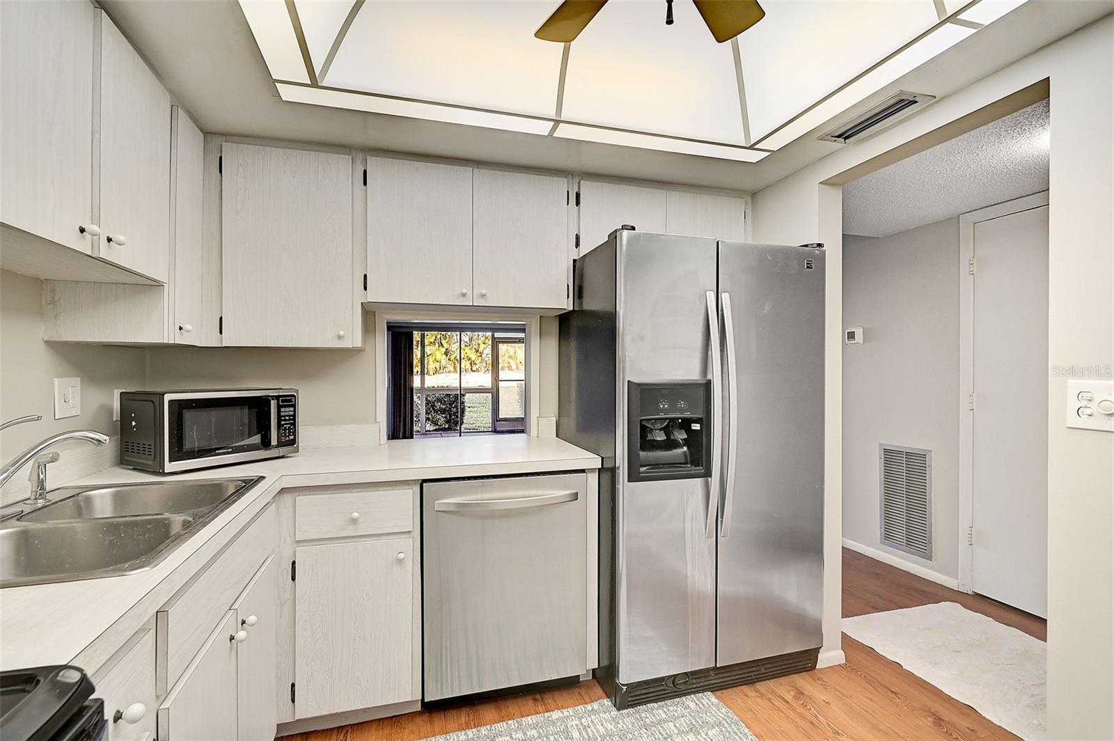 1540 GLEN OAKS DR E #B122, SARASOTA, FL, 34232