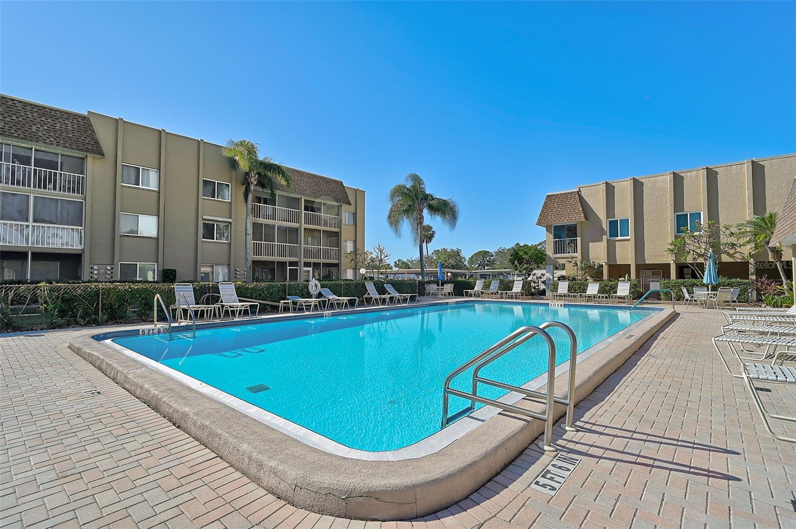 1540 GLEN OAKS DR E #B122, SARASOTA, FL, 34232