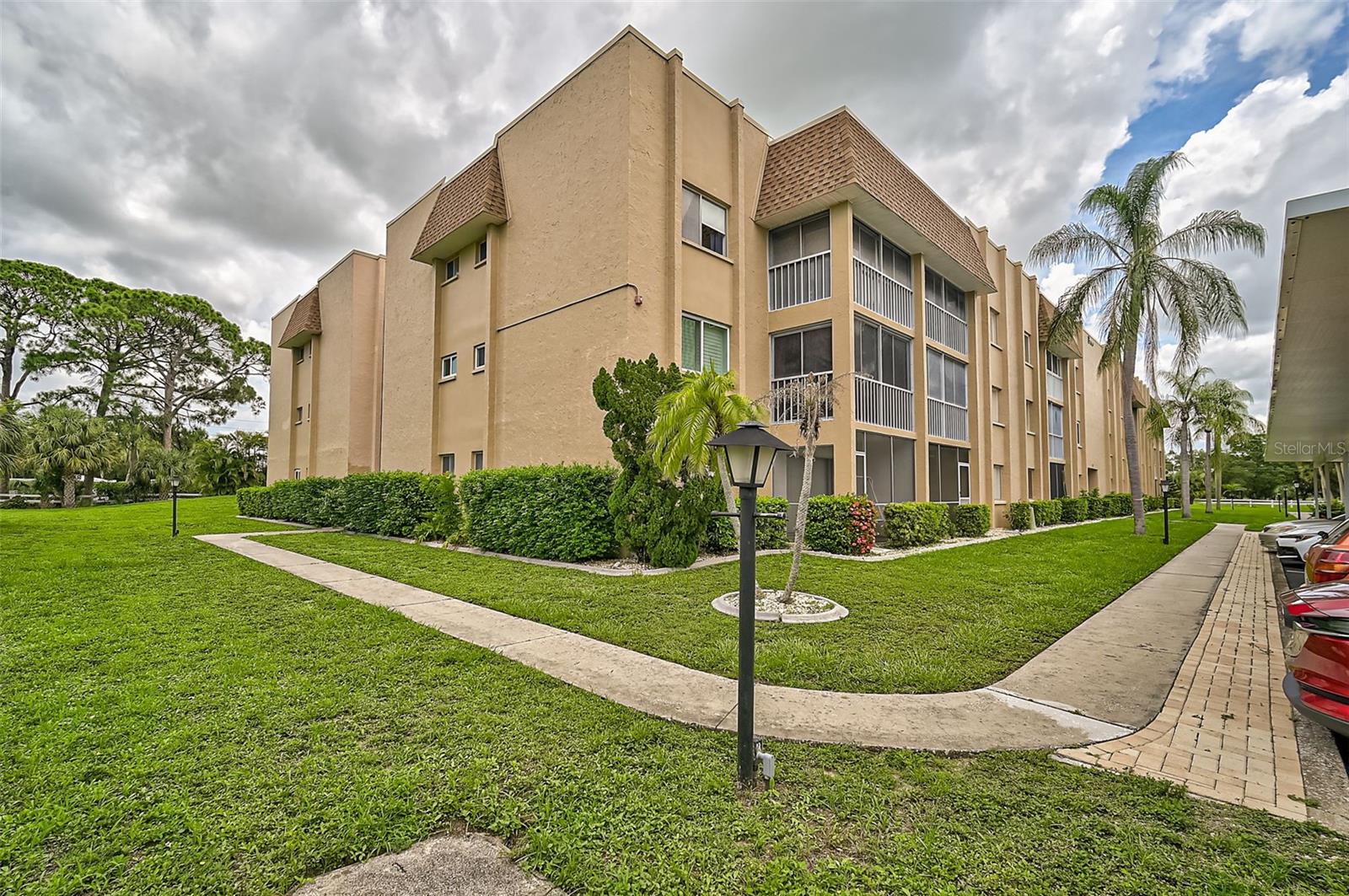 1540 GLEN OAKS DR E #B122, SARASOTA, FL, 34232