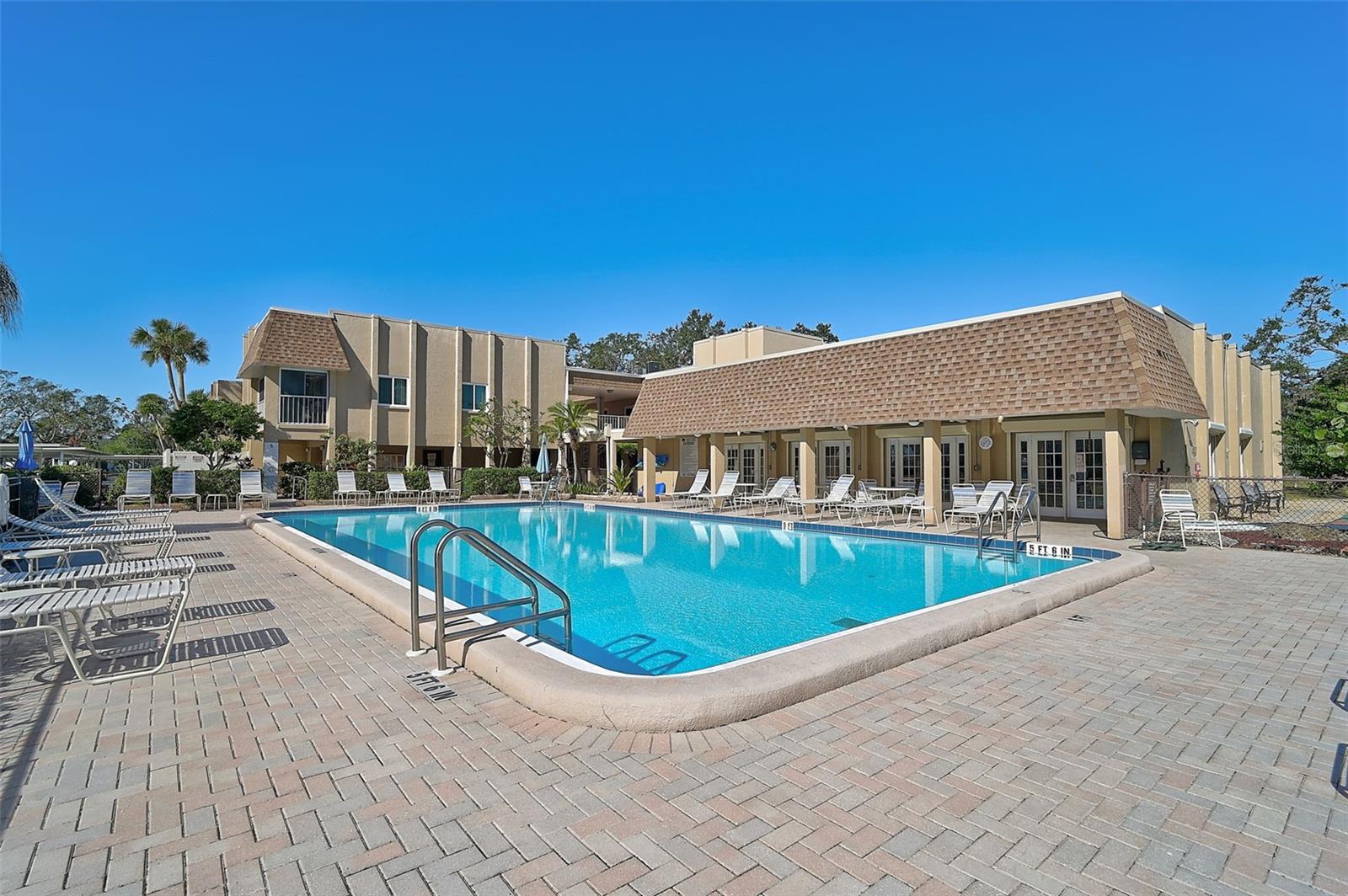 1540 GLEN OAKS DR E #B122, SARASOTA, FL, 34232