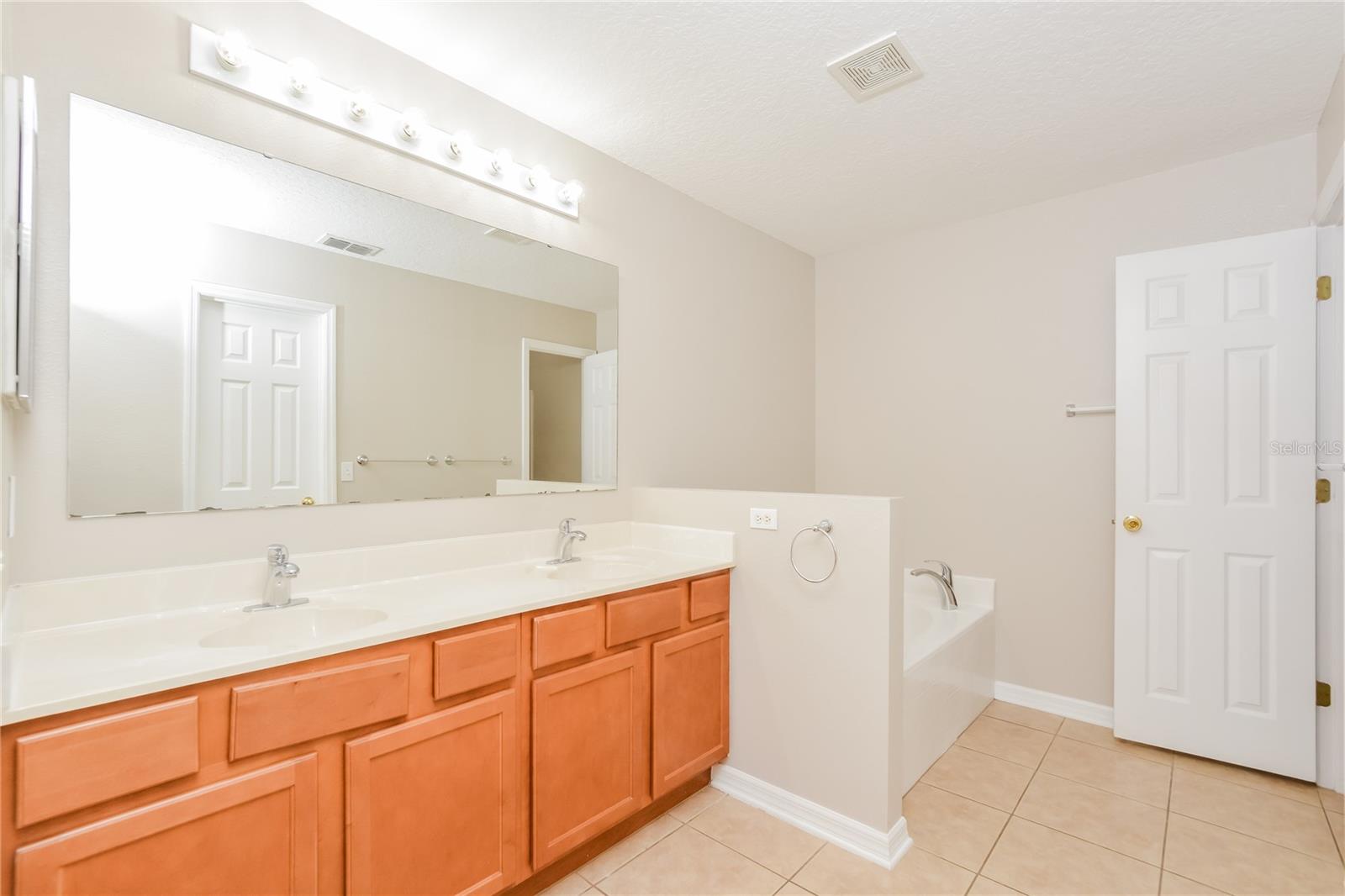 31817 SUNPARK CIR, LEESBURG, FL, 34748