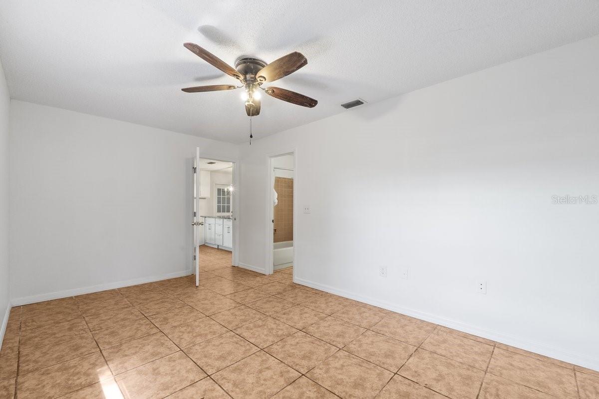 2232 CRYSTAL GROVE LN, LAKELAND, FL, 33801