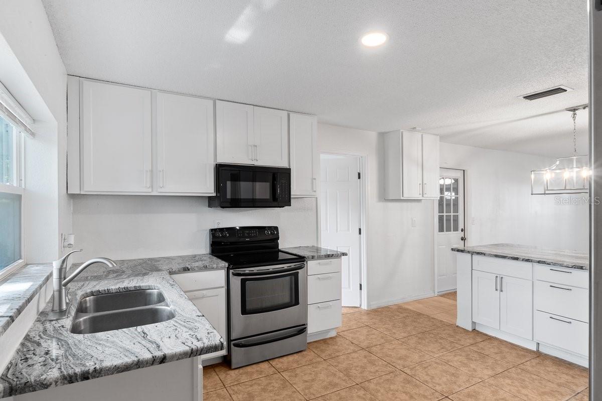 2232 CRYSTAL GROVE LN, LAKELAND, FL, 33801
