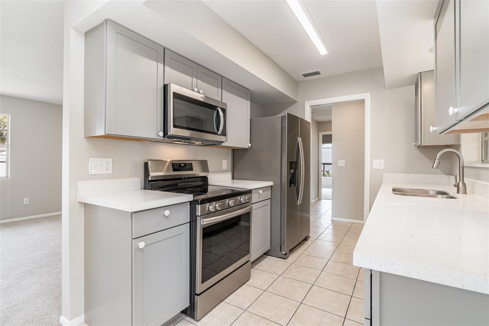 6512 COLISEUM BLVD, PORT CHARLOTTE, FL, 33981