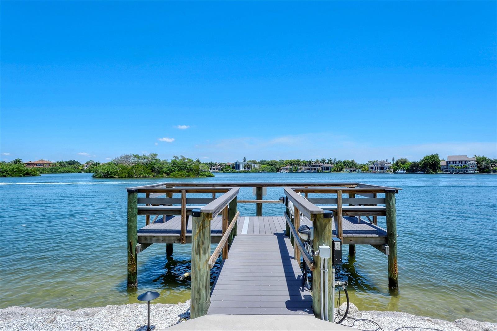 1350 N PORTOFINO DR #310, SARASOTA, FL, 34242