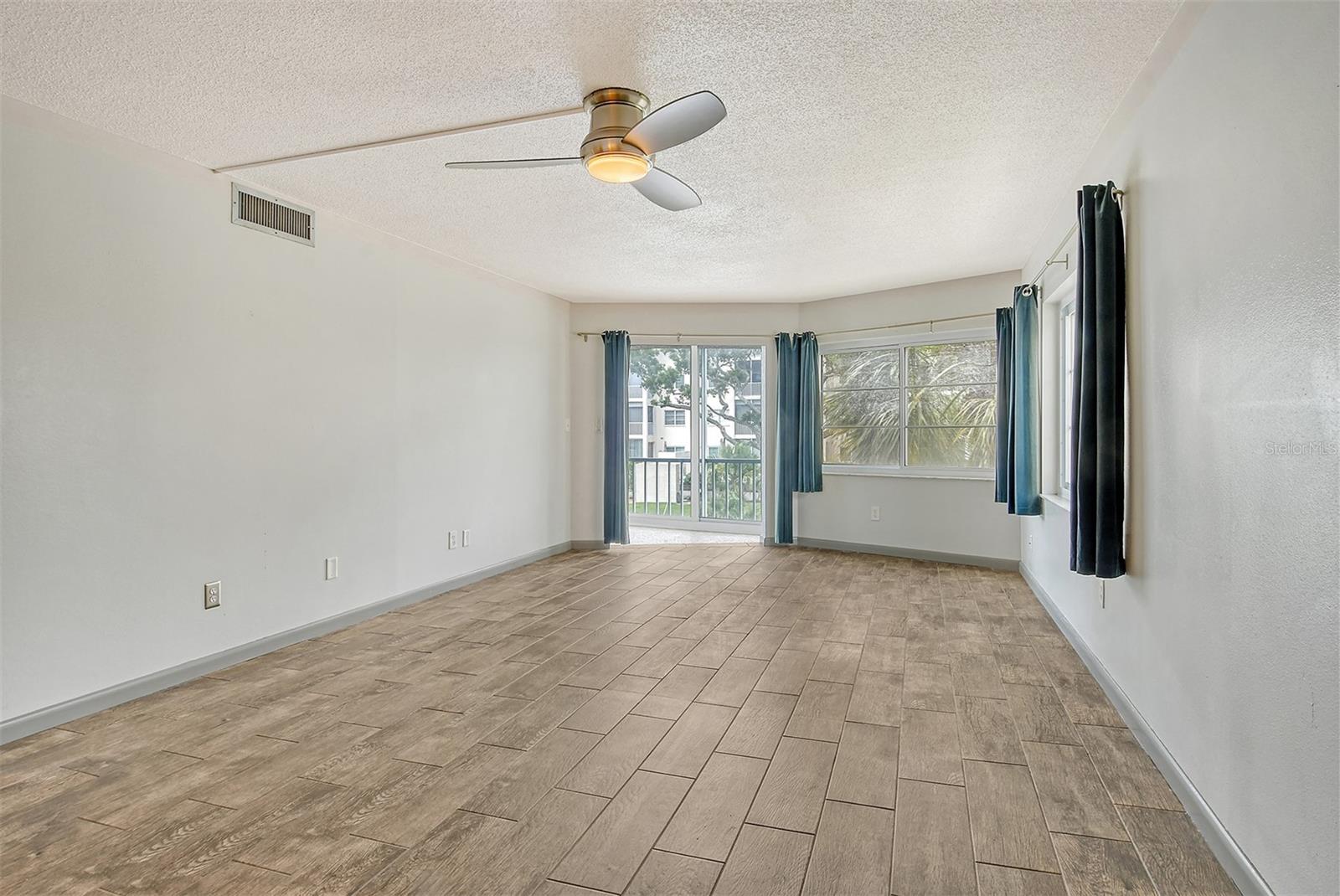 1350 N PORTOFINO DR #310, SARASOTA, FL, 34242