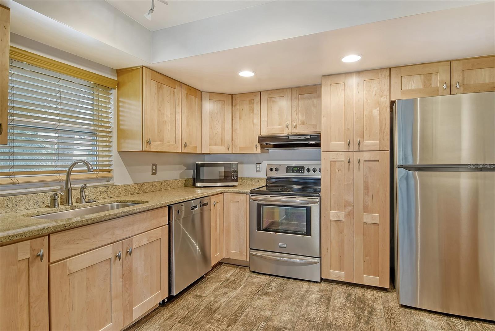 1350 N PORTOFINO DR #310, SARASOTA, FL, 34242