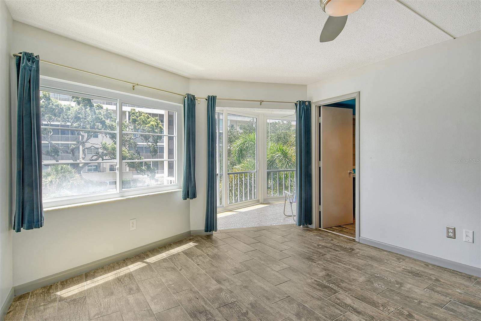 1350 N PORTOFINO DR #310, SARASOTA, FL, 34242