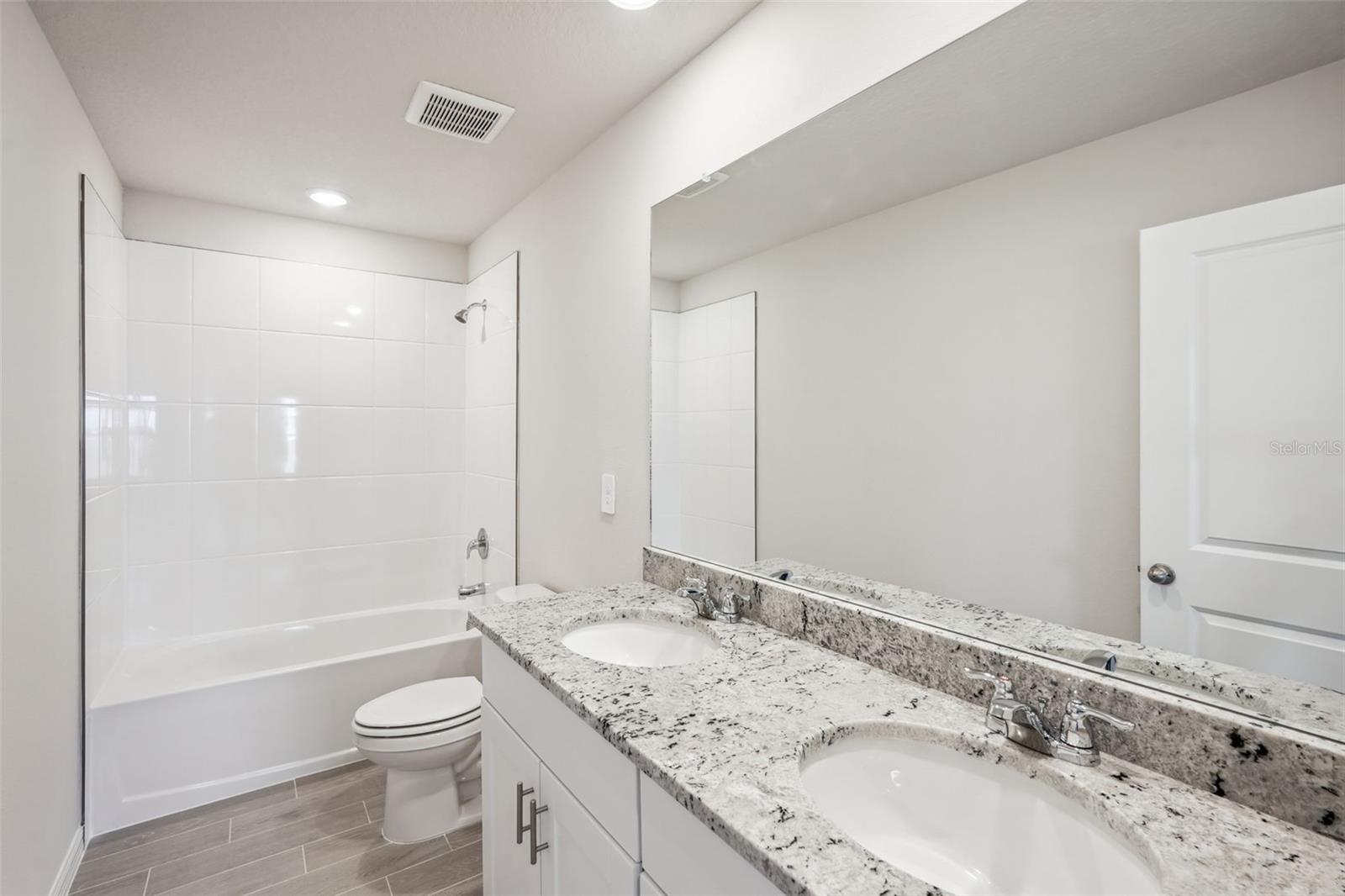 105 WHITELAND BND, NOKOMIS, FL, 34275