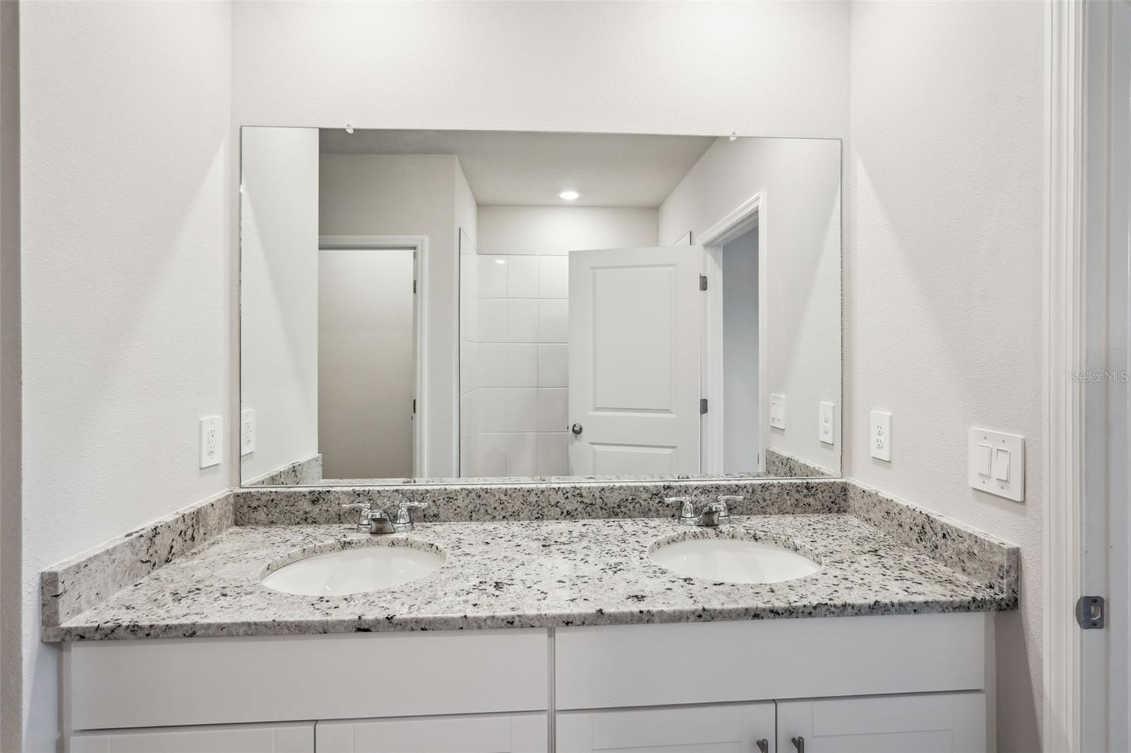 105 WHITELAND BND, NOKOMIS, FL, 34275