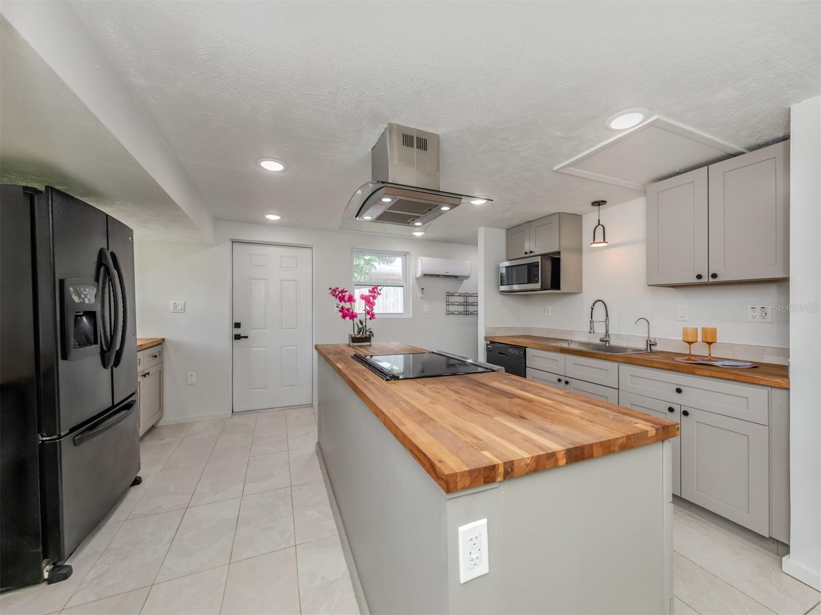 1121 GULF COAST BLVD, VENICE, FL, 34285