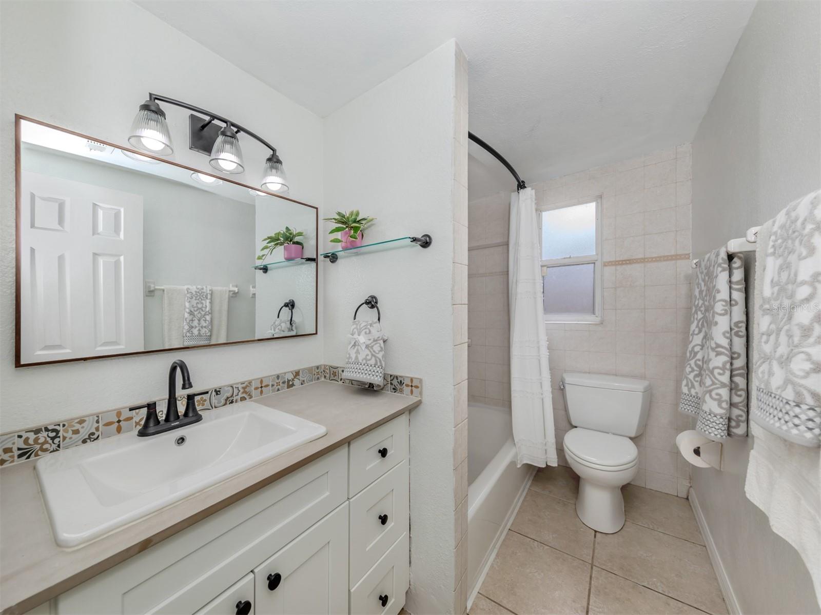 1121 GULF COAST BLVD, VENICE, FL, 34285