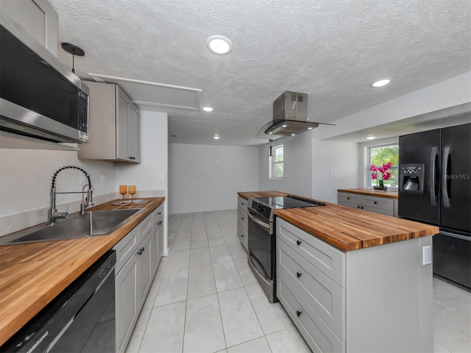 1121 GULF COAST BLVD, VENICE, FL, 34285