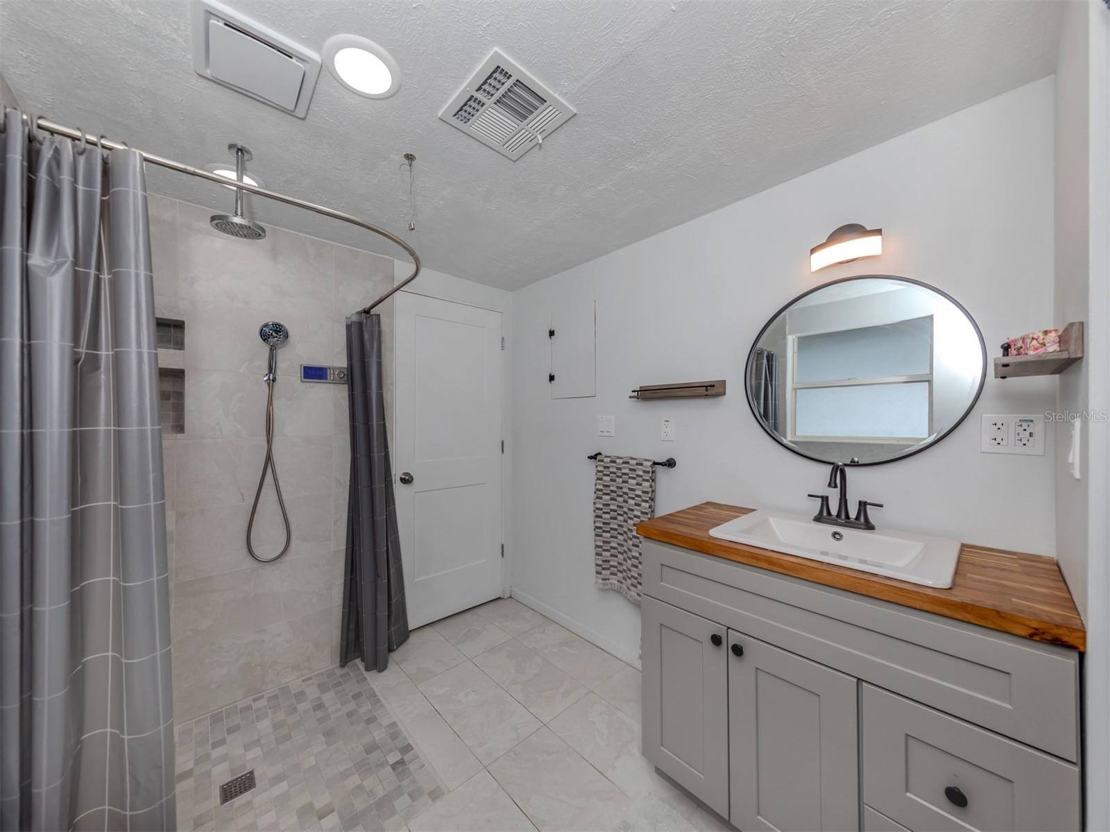 1121 GULF COAST BLVD, VENICE, FL, 34285