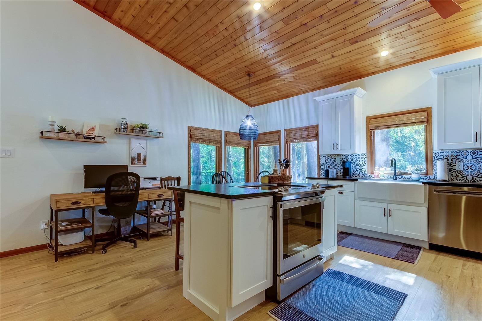 17210 ORANGEWOOD DR, LUTZ, FL, 33548