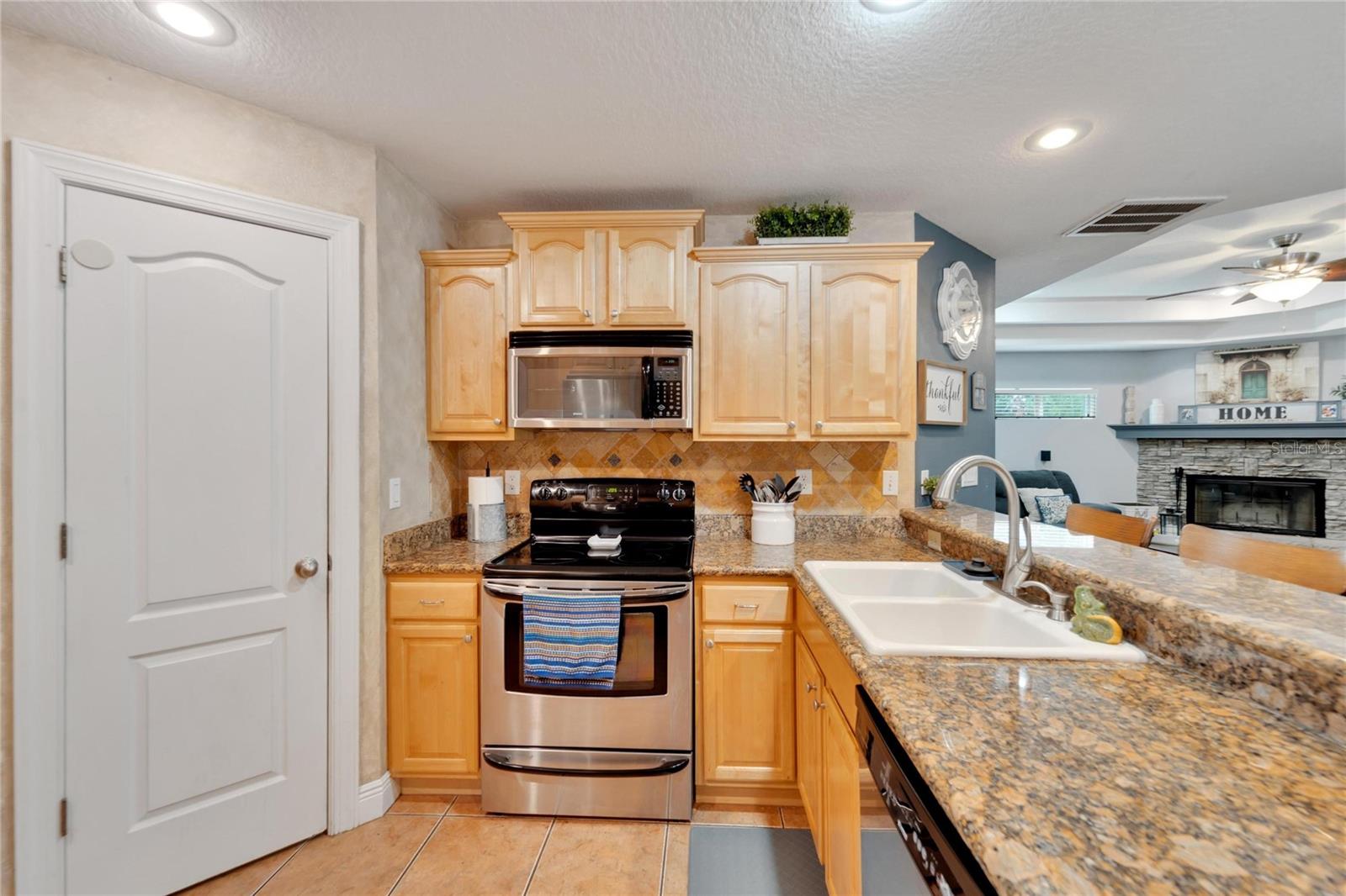 2821 BLACKWATER CREEK DR, LAKELAND, FL, 33810