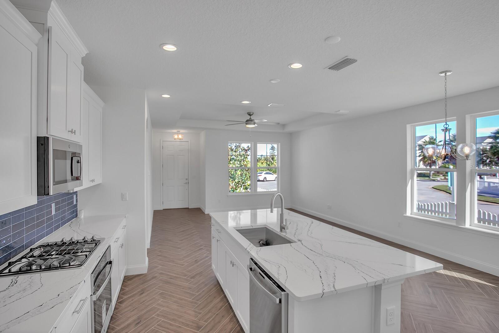 27 HIDDEN TREASURE DR, PALM COAST, FL, 32137