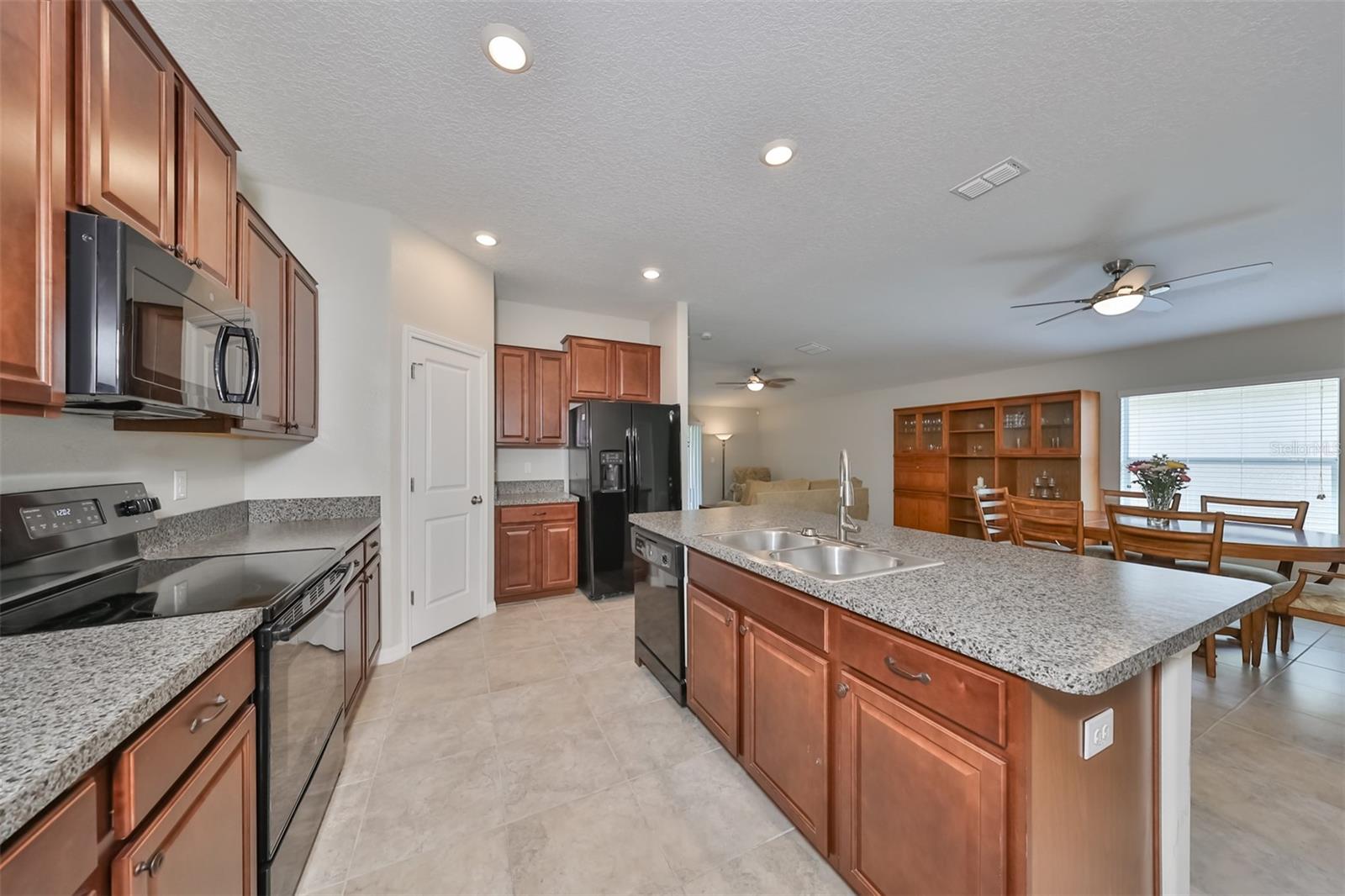 16903 PEACEFUL VALLEY DR, WIMAUMA, FL, 33598