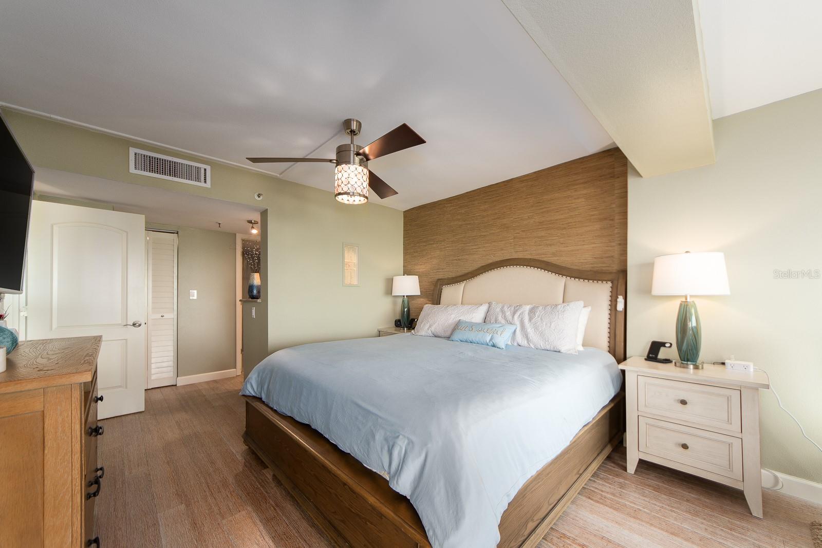 19106 GULF BLVD #102, INDIAN SHORES, FL, 33785