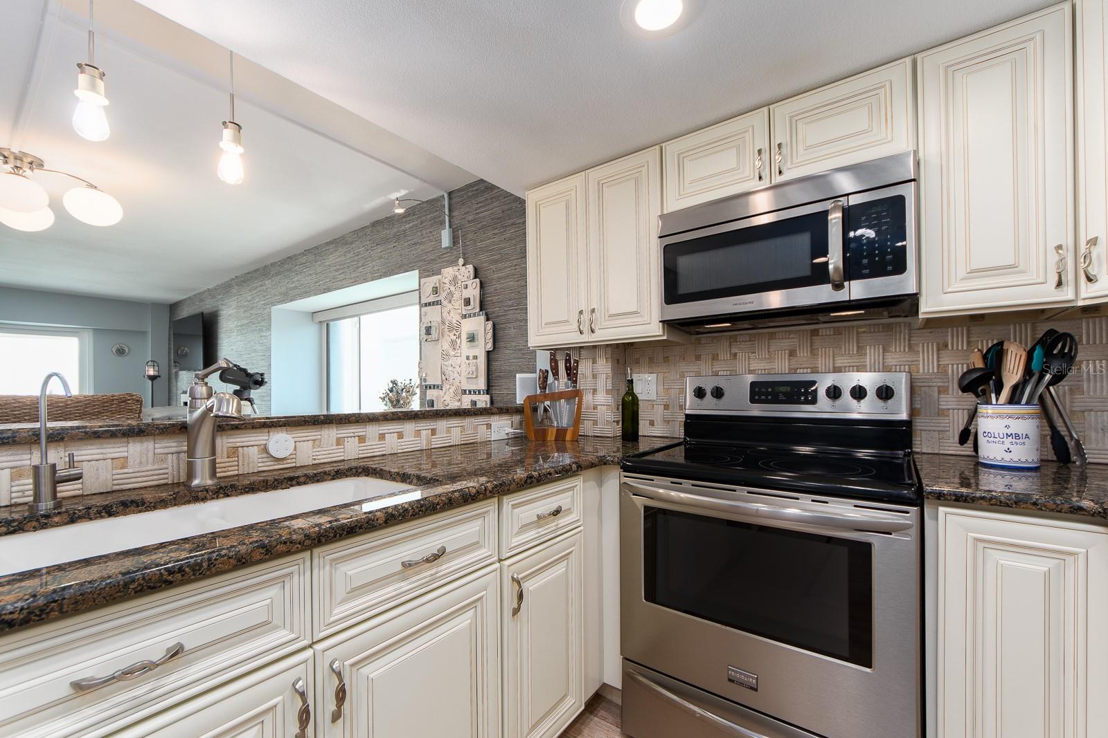 19106 GULF BLVD #102, INDIAN SHORES, FL, 33785