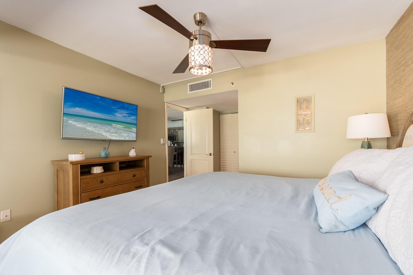19106 GULF BLVD #102, INDIAN SHORES, FL, 33785