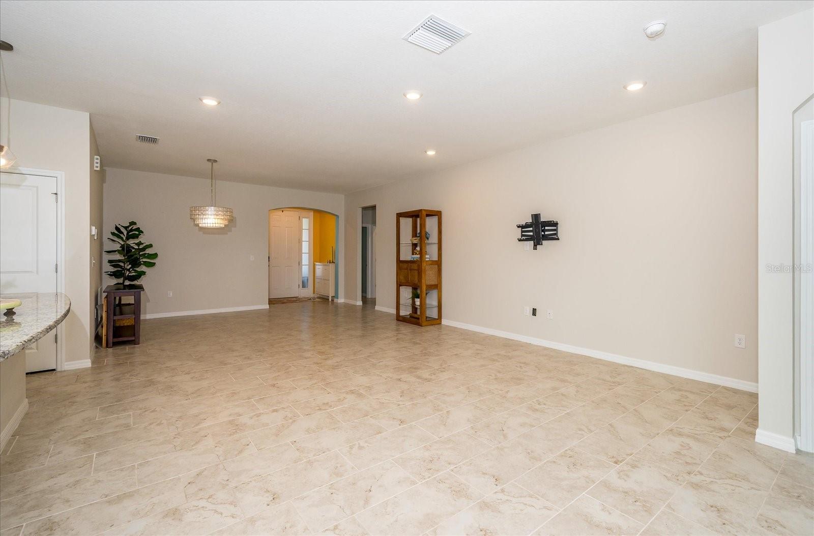 32625 KOBUK VALLEY AVE, WESLEY CHAPEL, FL, 33543