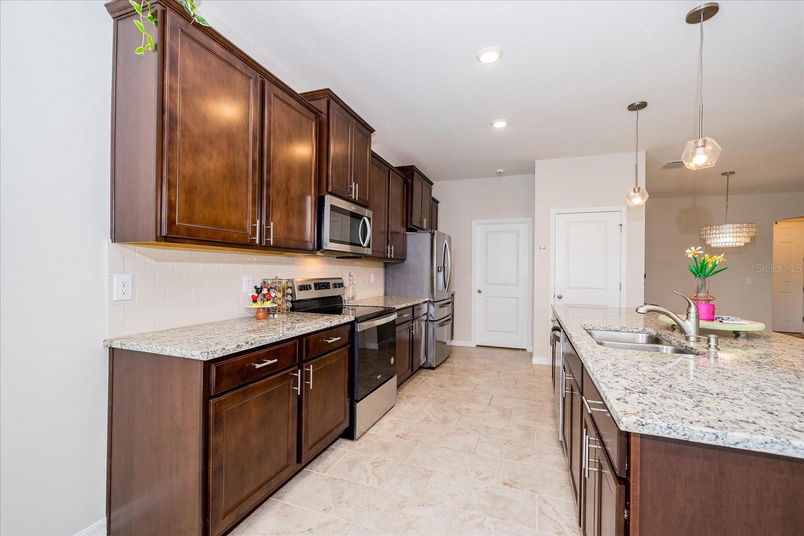 32625 KOBUK VALLEY AVE, WESLEY CHAPEL, FL, 33543