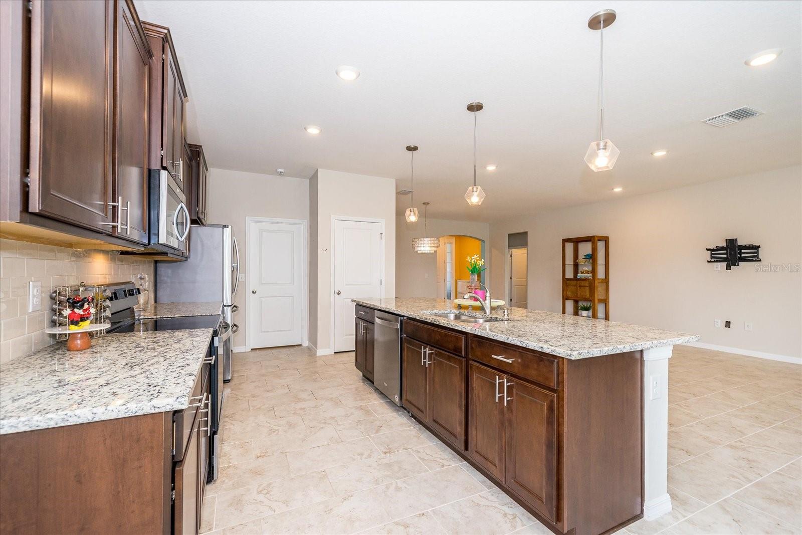 32625 KOBUK VALLEY AVE, WESLEY CHAPEL, FL, 33543