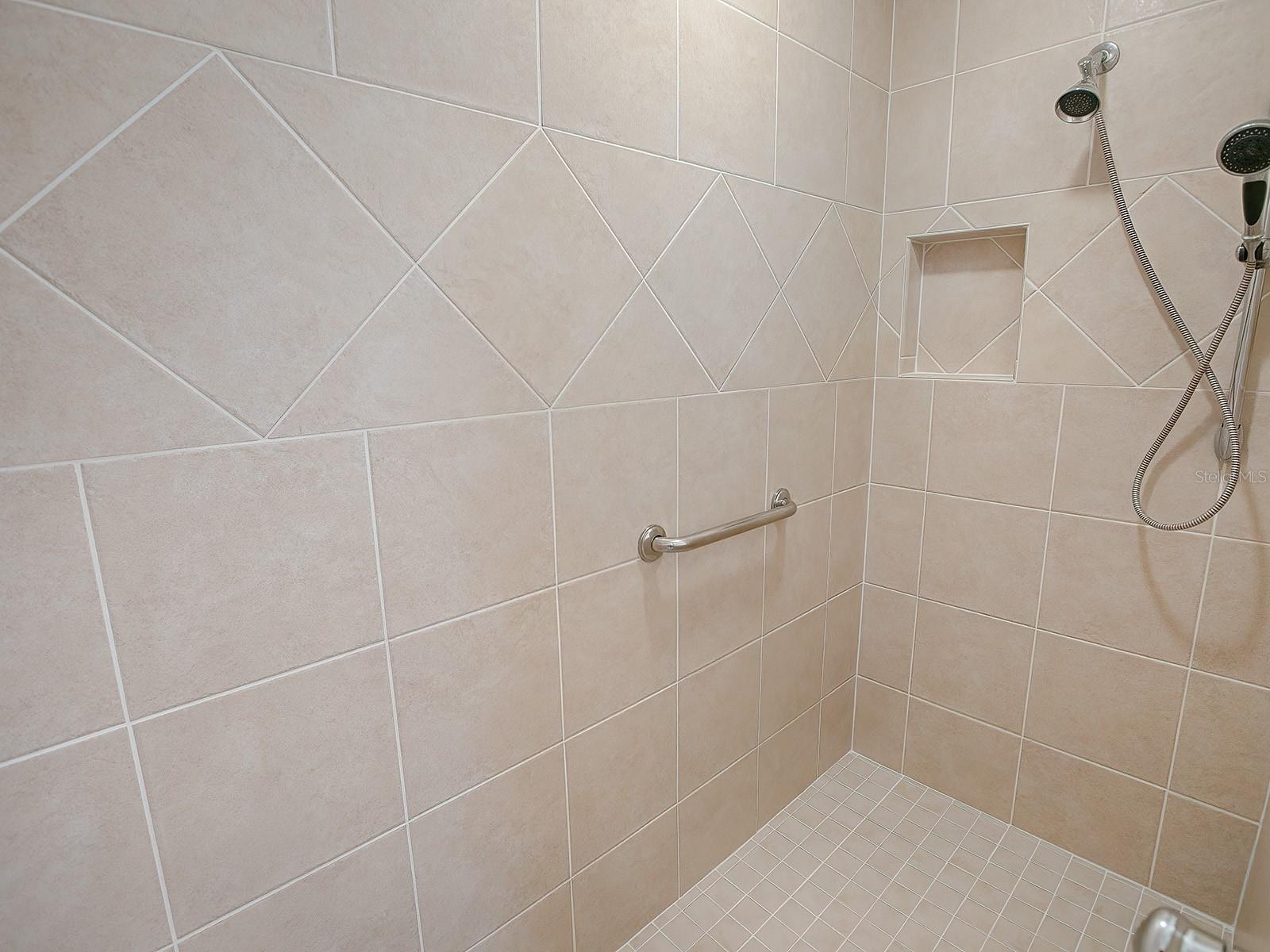 2410 LITTLE MOUNTAIN LOOP, THE VILLAGES, FL, 32162