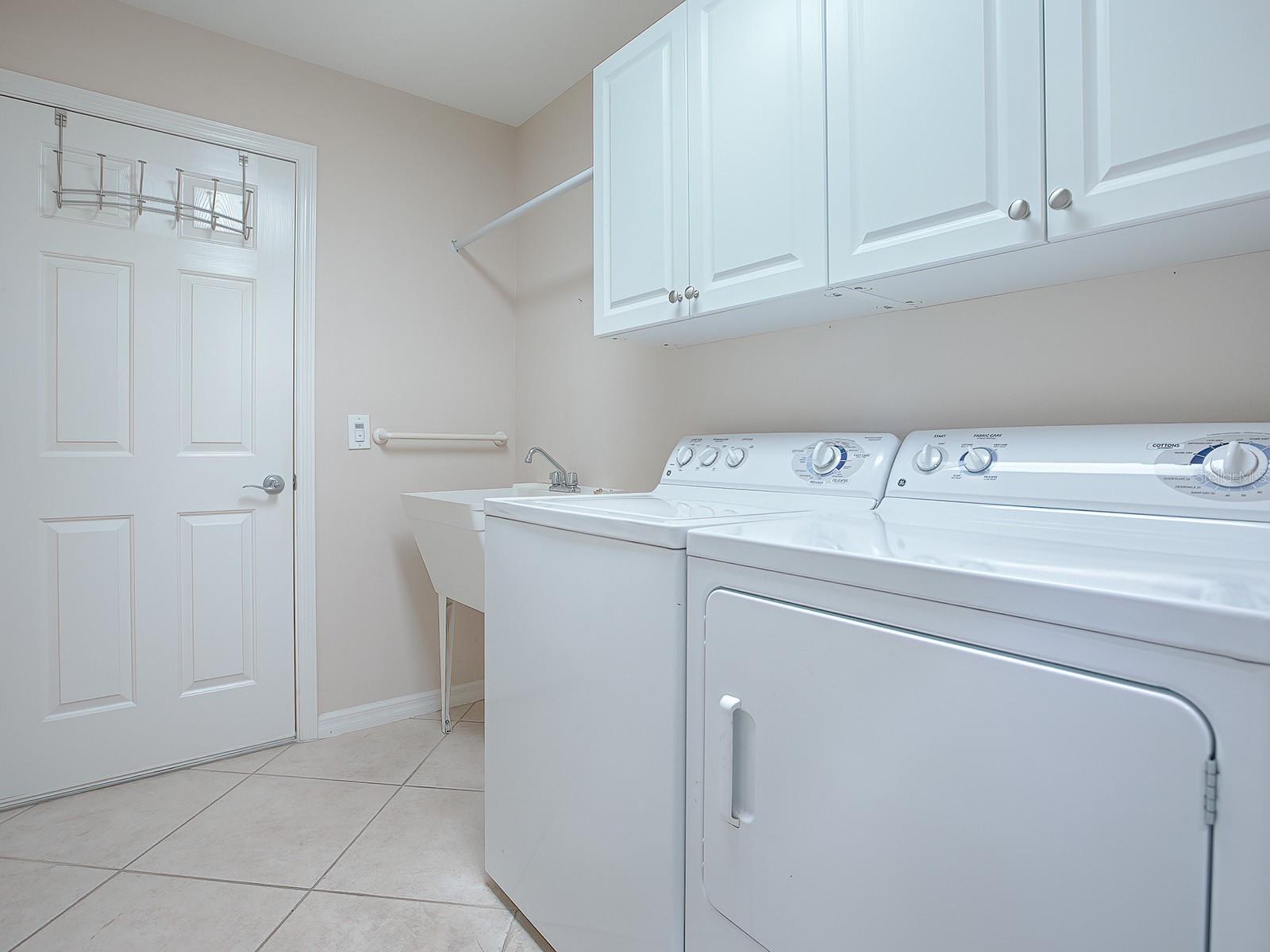 2410 LITTLE MOUNTAIN LOOP, THE VILLAGES, FL, 32162
