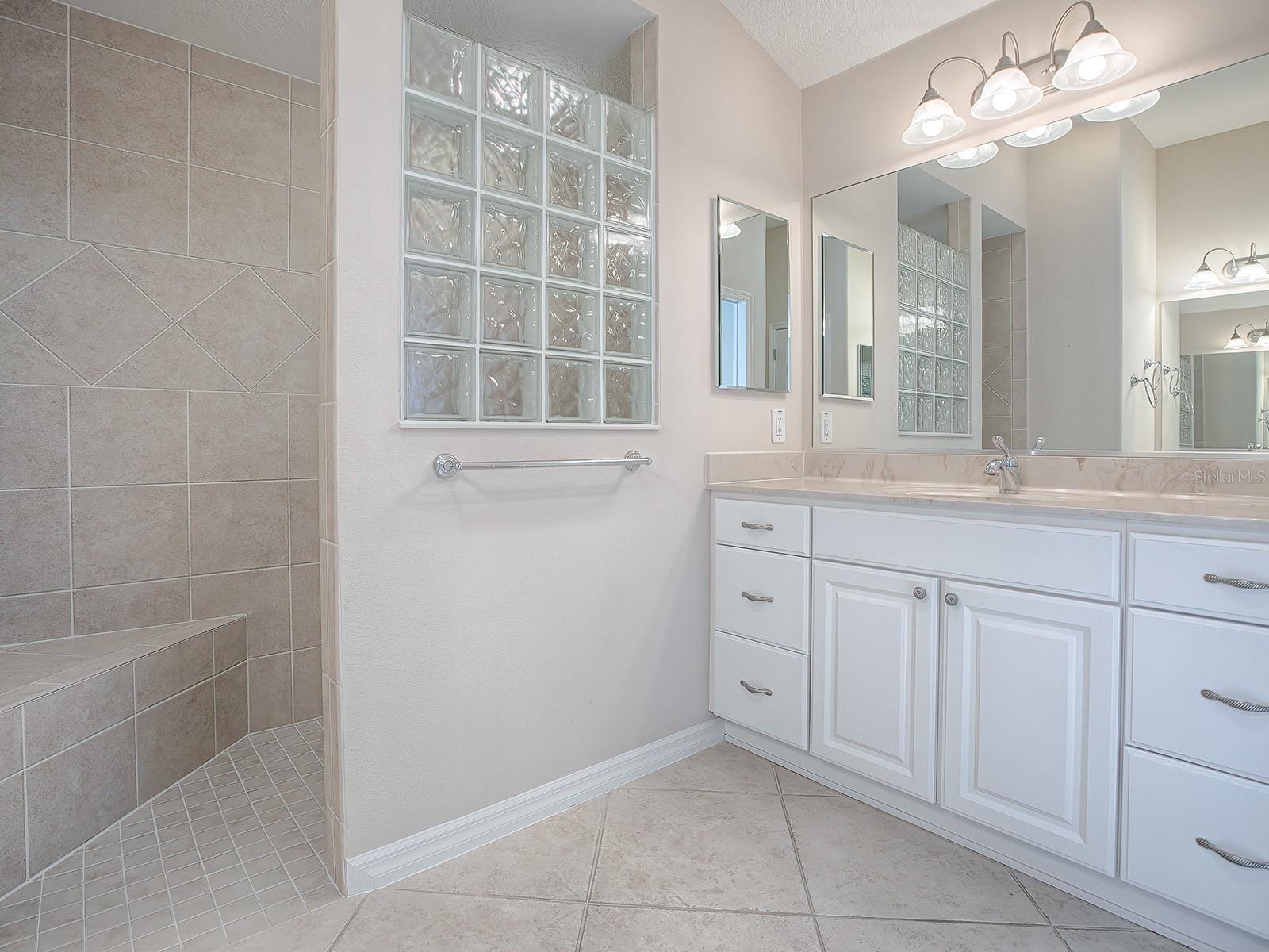 2410 LITTLE MOUNTAIN LOOP, THE VILLAGES, FL, 32162