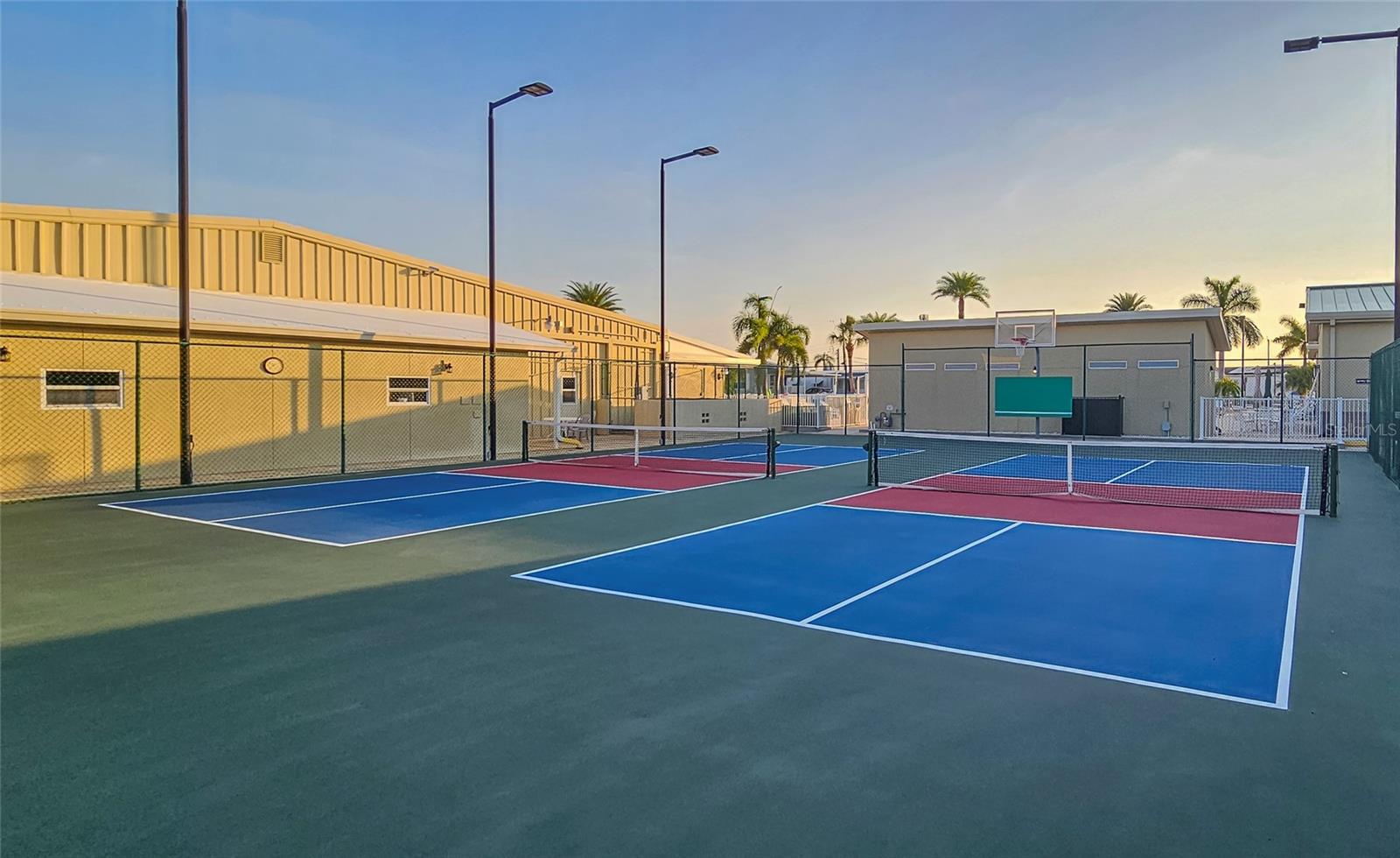 833 S GREEN CIR, VENICE, FL, 34285