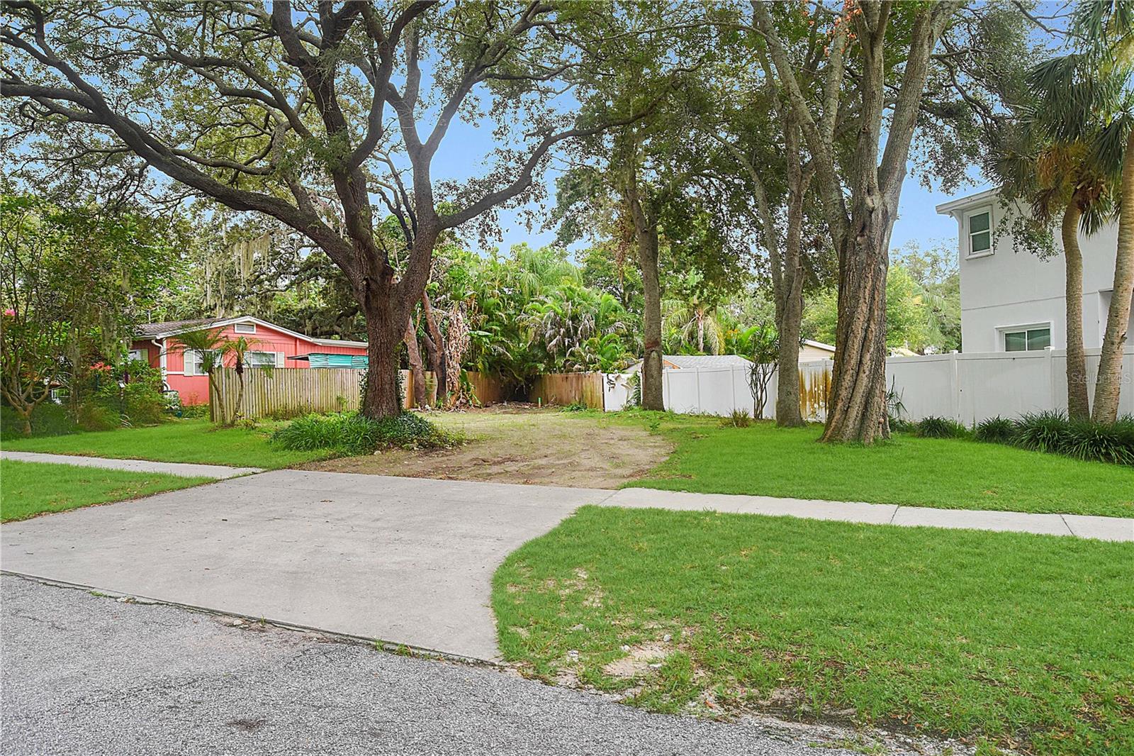 1050 CONANT AVE, SAFETY HARBOR, FL, 34695