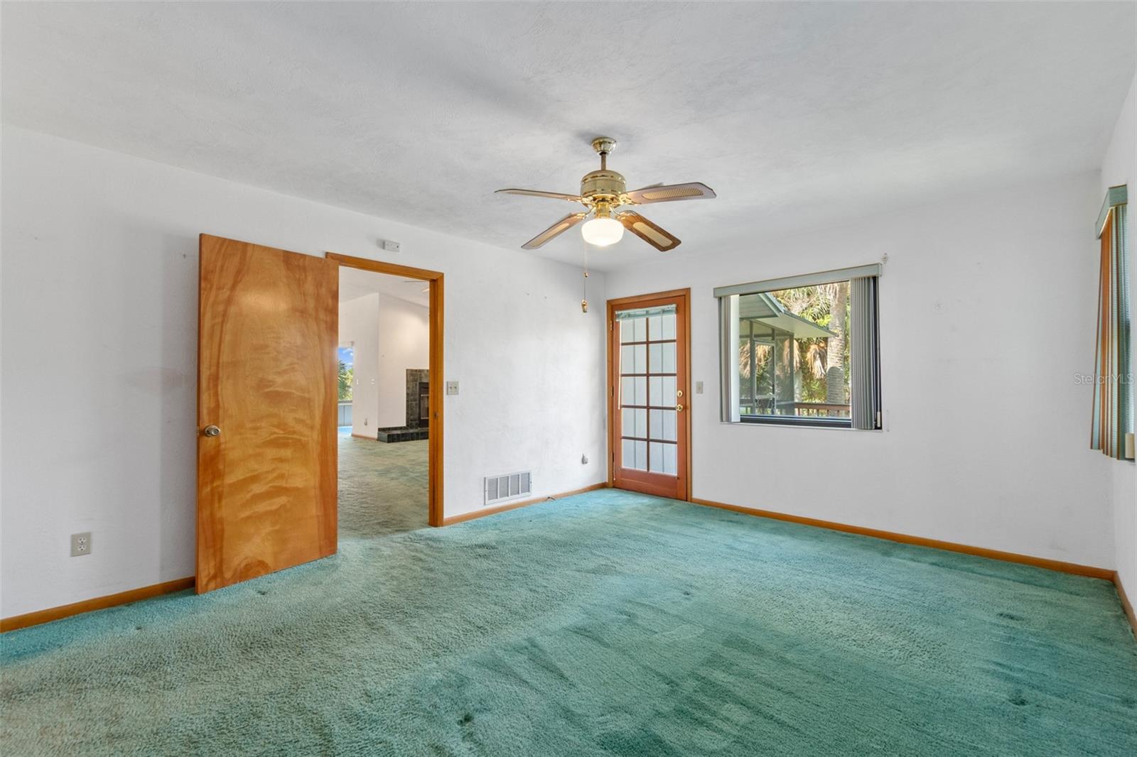 2 E LANTARACE DR E, PALM COAST, FL, 32137